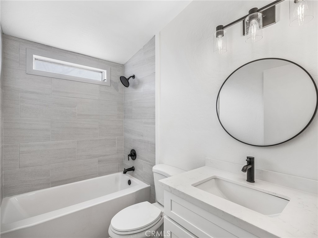 11623 Desert View Road Pinon Hills, CA 92372 - Photo 23 of 47 a bathroom with a sink a toilet and a bathtub