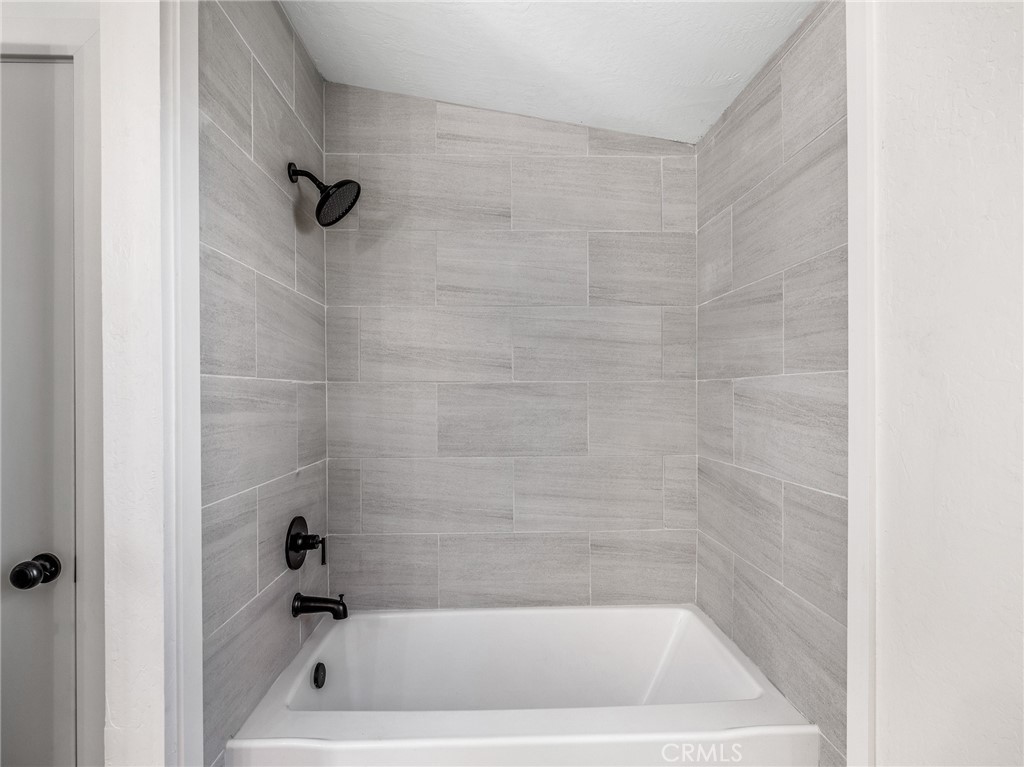 11623 Desert View Road Pinon Hills, CA 92372 - Photo 35 of 47 a bath tub sitting next to a white sink