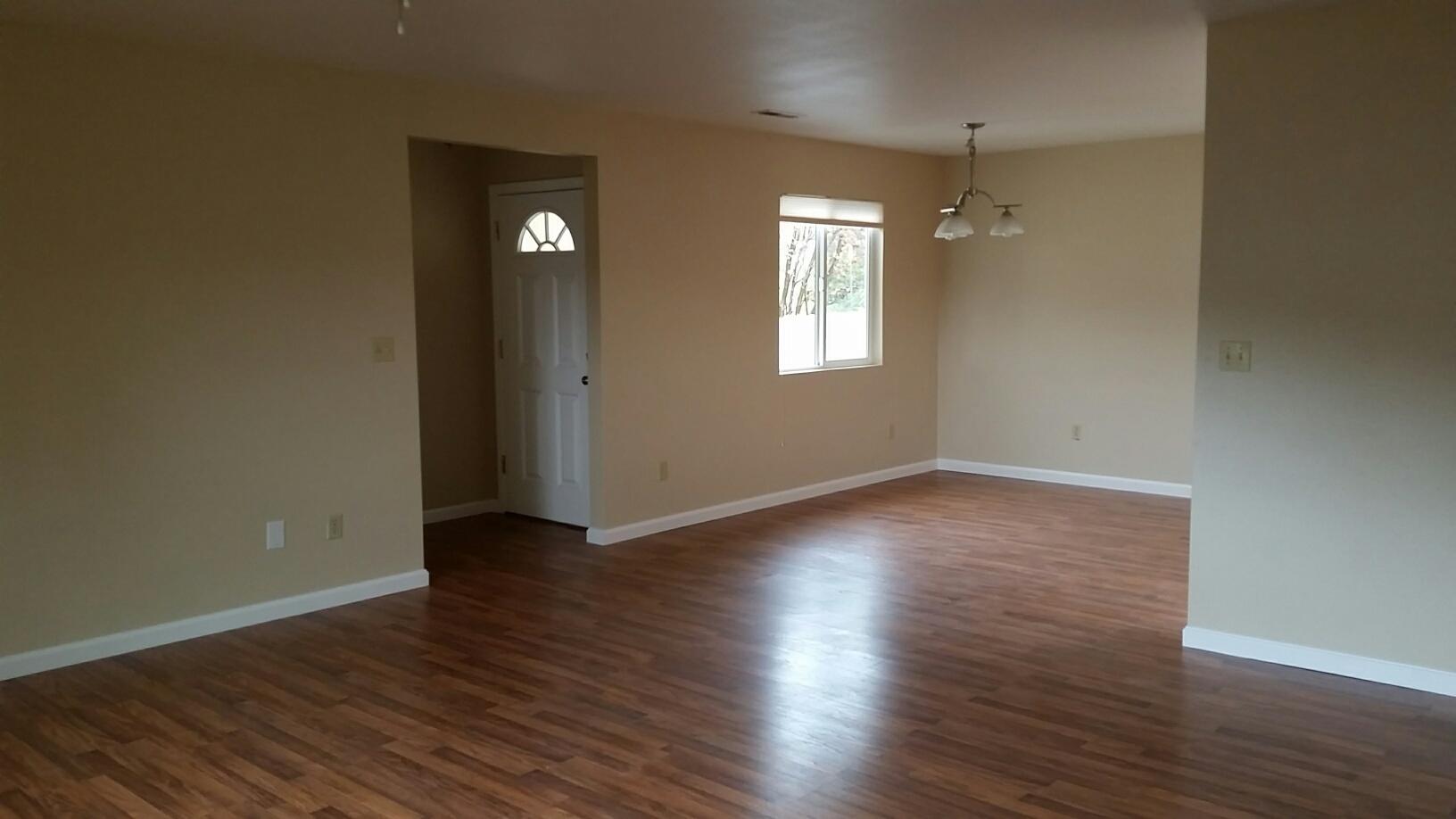 22145 Backbone Road Redding, CA 96003 - Photo 5 of 12 Dining/Living Room