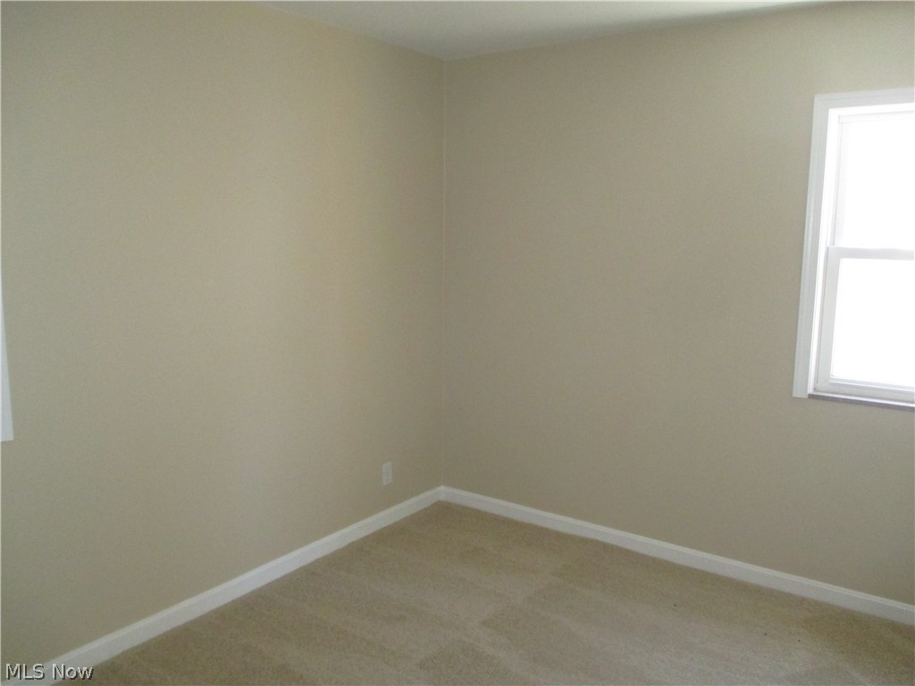 1103 Gordon Road Lyndhurst, OH 44124 - Photo 8 of 13 Gallery Image 8