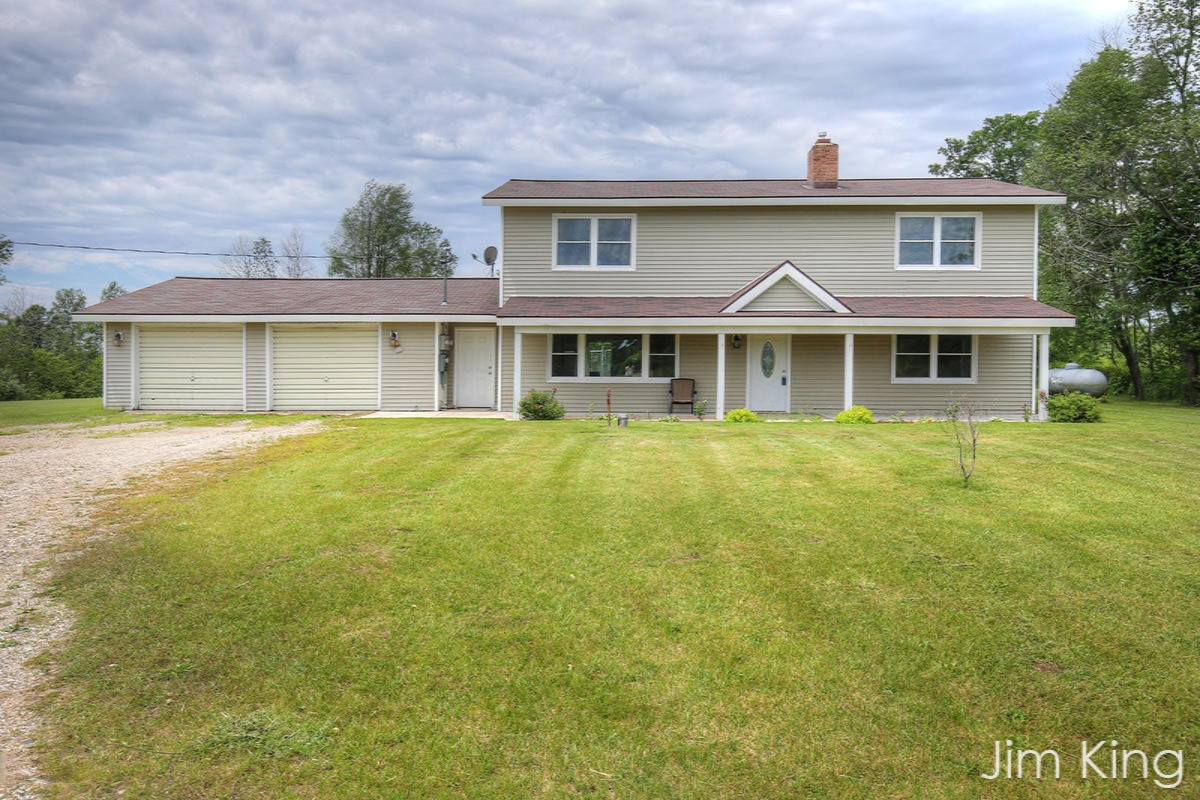 10735 Bale Road Lakeview, MI 48850 - Photo 1 of 31 IMG_1073