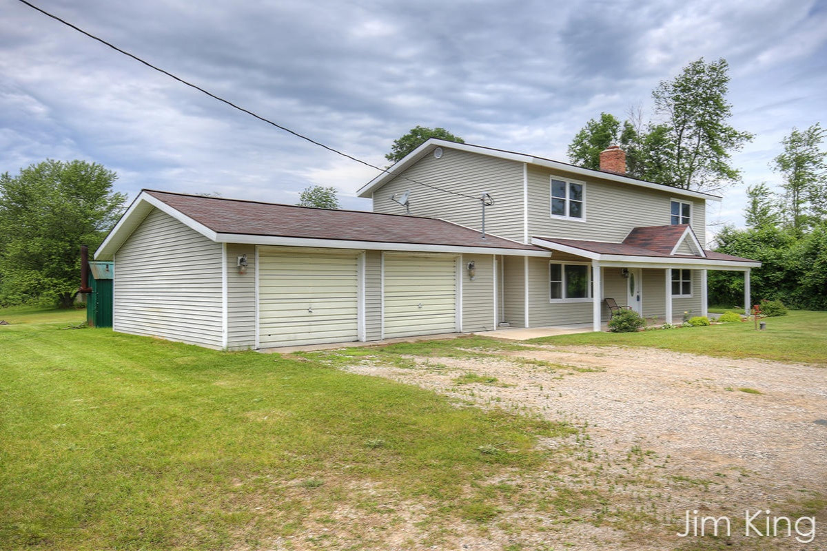 10735 Bale Road Lakeview, MI 48850 - Photo 3 of 31 IMG_1075