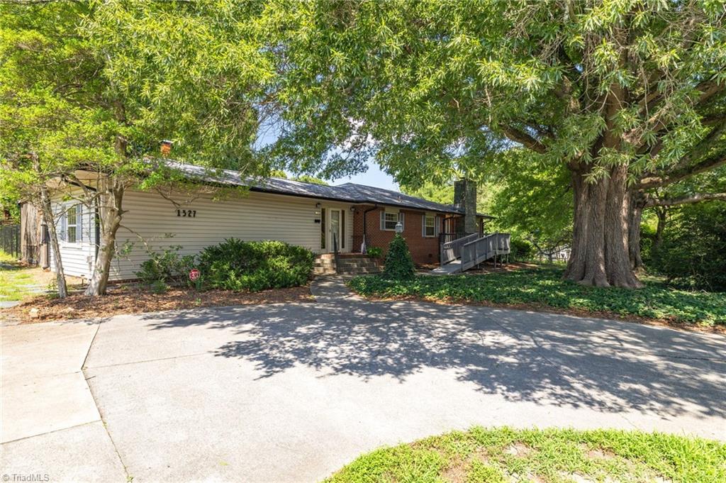 1327 Cox Avenue High Point, NC 27263 - Photo 6 of 49