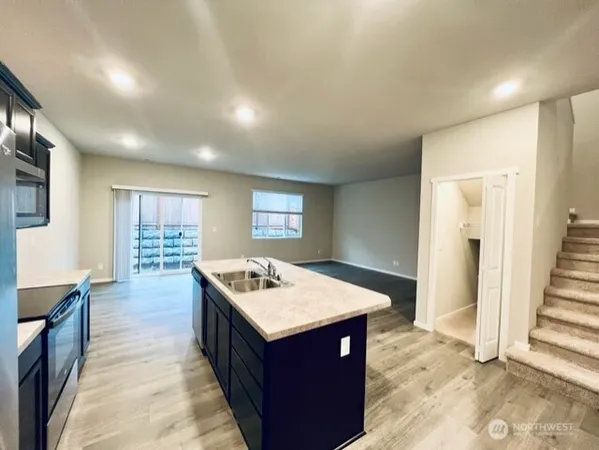 $3,100 | 18702 108th Avenue East, Puyallup, WA 98374