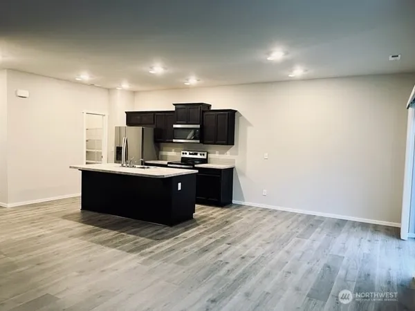 $3,100 | 18702 108th Avenue East, Puyallup, WA 98374