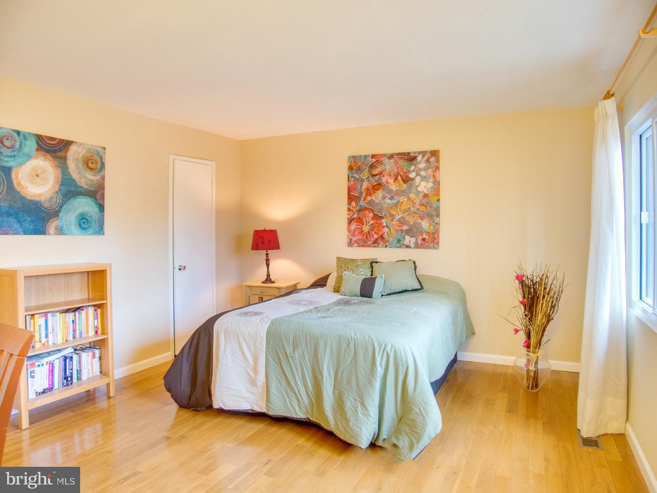 2237 Wheelwright Court Reston, VA 20191 - Photo 14 of 20 Bright Master with walk in closet