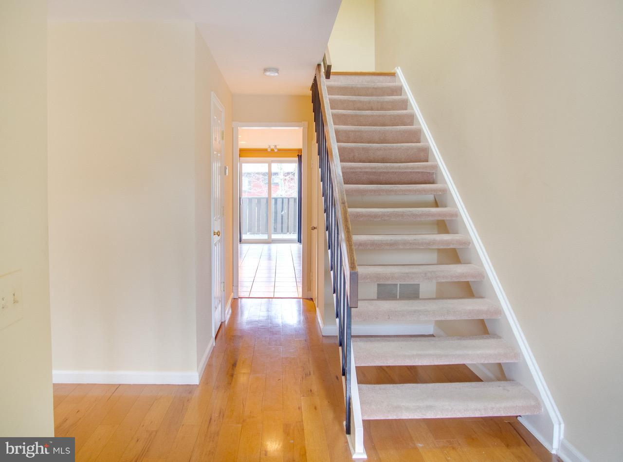 2237 Wheelwright Court Reston, VA 20191 - Photo 4 of 20 Interior (General)