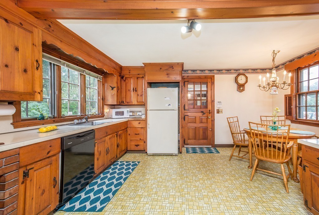 85 Pine Ridge Road Reading, MA 01867 - Photo 11 of 22
