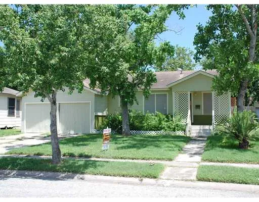 $800 | 4222 Dakin Place, Corpus Christi, TX 78411