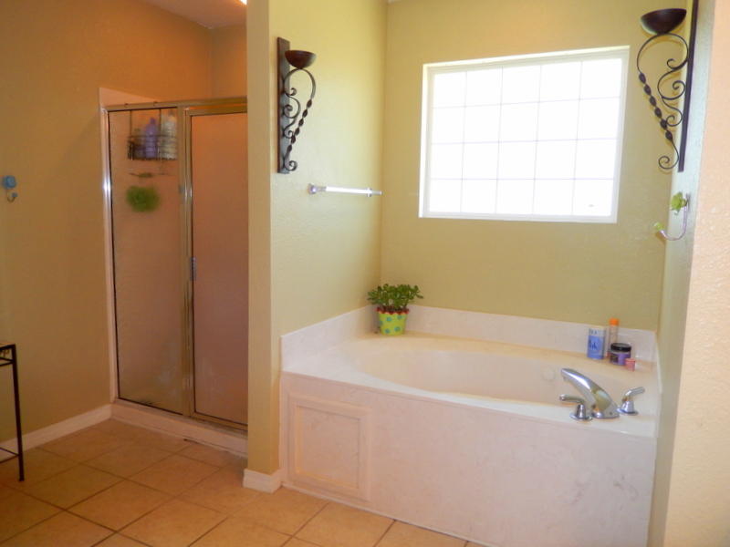 66 Red Maple Court Santa Rosa Beach, FL 32459 - Photo 18 of 24 a bathroom with a bathtub