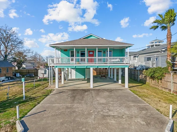 $395,000 | 2406 Avenue P, Dickinson, TX 77539