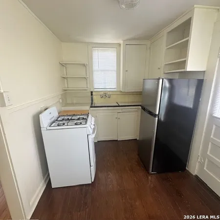 $800 | 126 East Hollywood Avenue, Unit 2, San Antonio, TX 78212