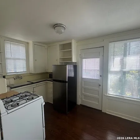 $800 | 126 East Hollywood Avenue, Unit 2, San Antonio, TX 78212