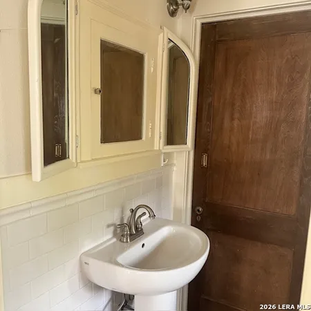 $800 | 126 East Hollywood Avenue, Unit 2, San Antonio, TX 78212