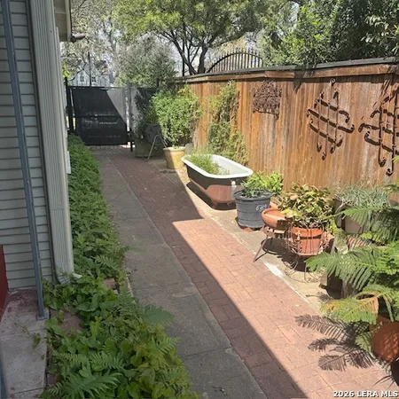 $800 | 126 East Hollywood Avenue, Unit 2, San Antonio, TX 78212