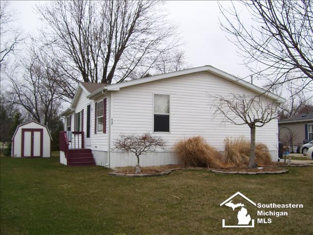 437 Invergarry Temperance, MI 48182 - Photo 13 of 13 20006378-12.JPG