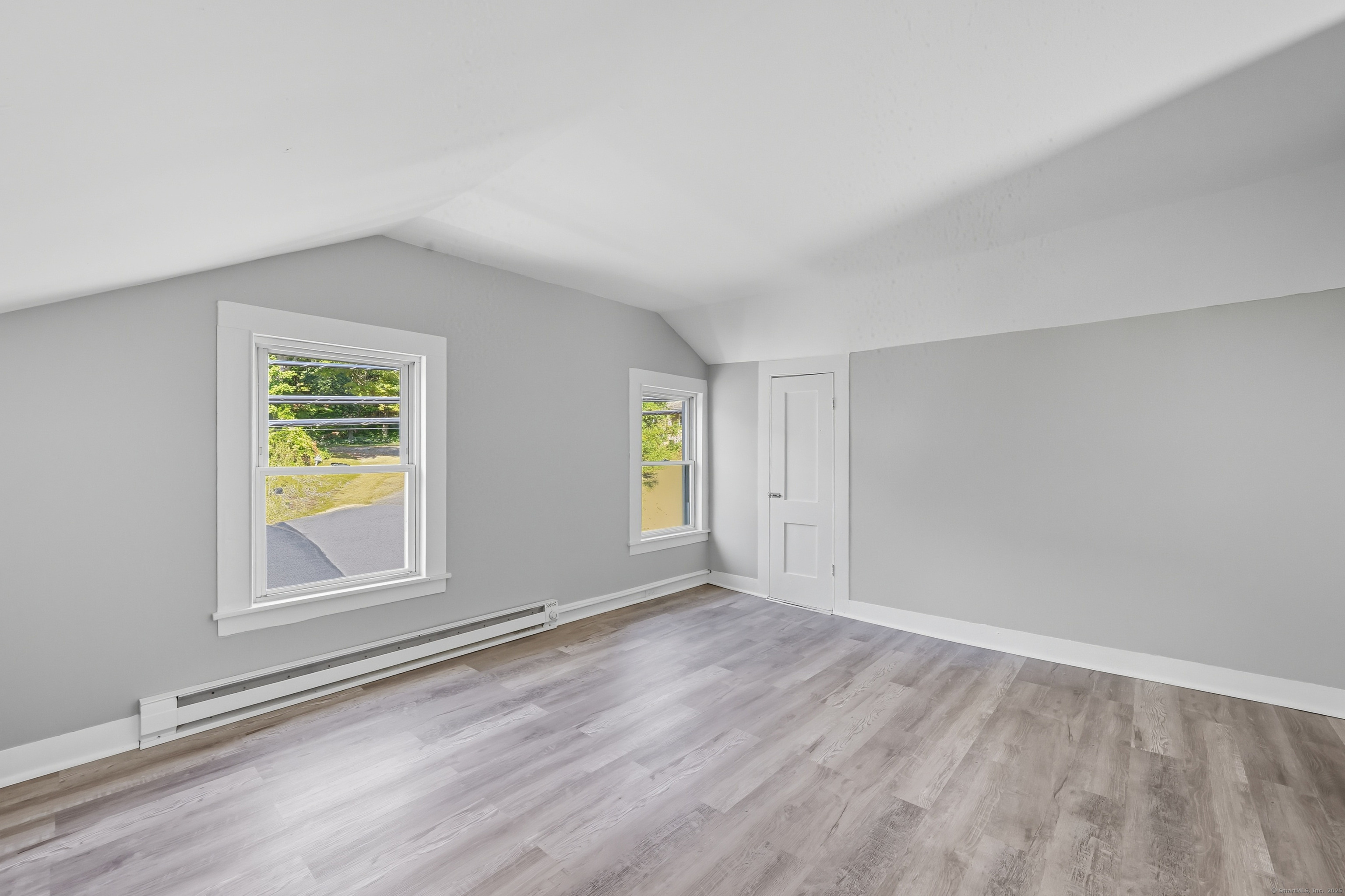 785 Main Street Plymouth, CT 06782 - Photo 21 of 30 an empty room with window