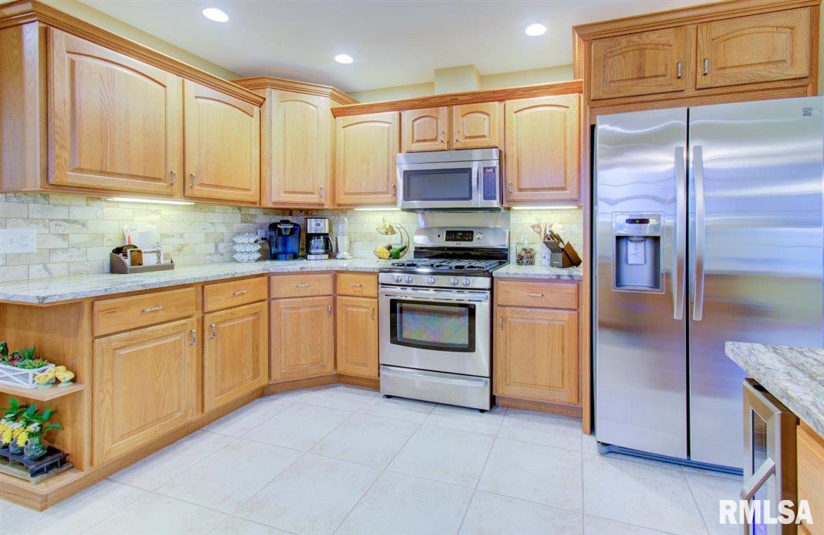 3616 St Anne's Drive Springfield, IL 62712 - Photo 12 of 42 Gallery Image 12