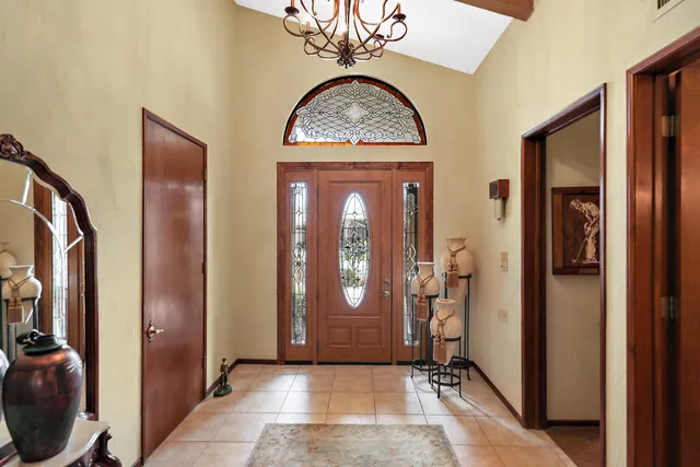 a view of entryway with interior