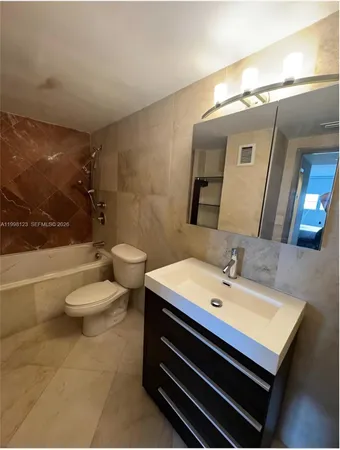 $3,499 | 5825 Collins Avenue, Unit 9B, Miami Beach, FL 33140
