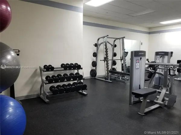 $3,499 | 5825 Collins Avenue, Unit 9B, Miami Beach, FL 33140