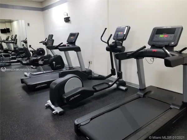 $3,499 | 5825 Collins Avenue, Unit 9B, Miami Beach, FL 33140