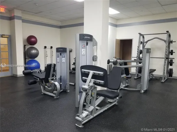 $3,499 | 5825 Collins Avenue, Unit 9B, Miami Beach, FL 33140
