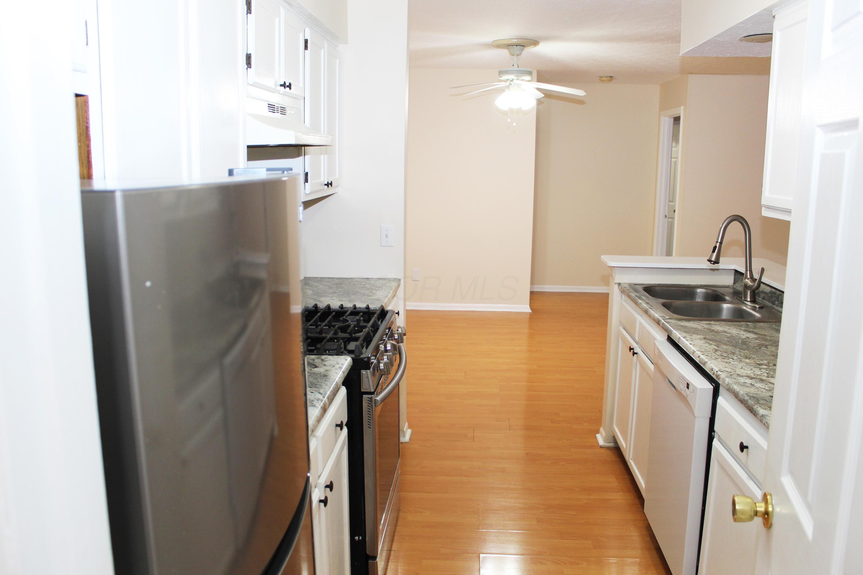 2241 Hedgerow Road, Unit 2241D Columbus, OH 43220 - Photo 11 of 21 2241 Kitchen 2