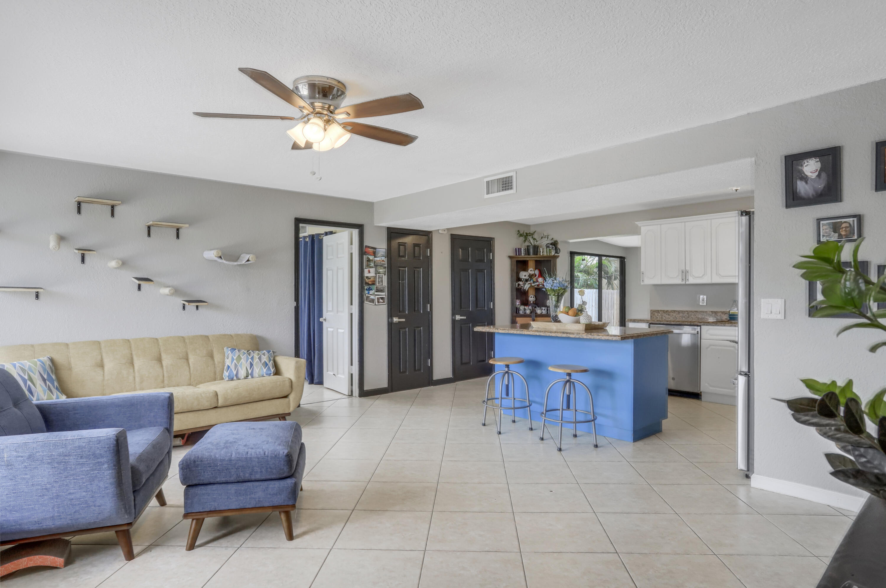 309 Riverdale Road Palm Springs, FL 33461 - Photo 6 of 22 IMG_8423