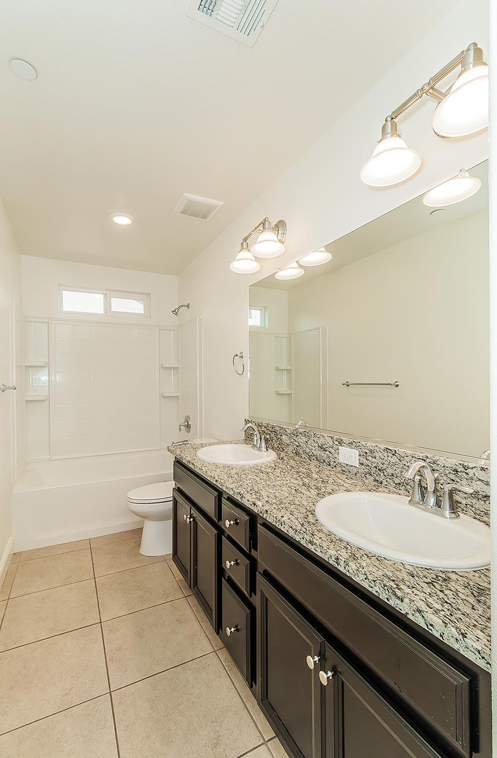 461 Cascade Way Madera, CA 93636 - Photo 21 of 36 Gallery Image 21