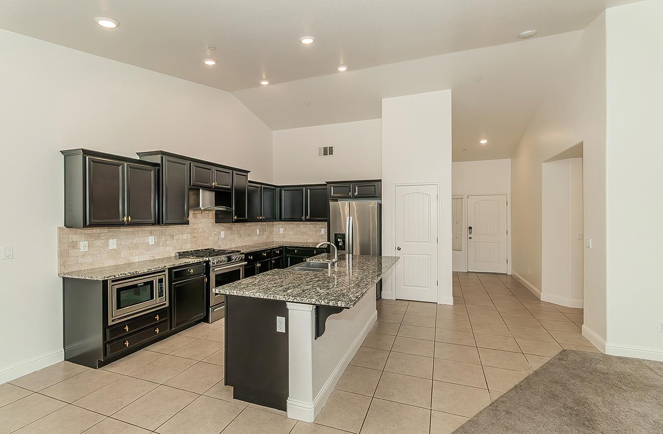 461 Cascade Way Madera, CA 93636 - Photo 8 of 36 Gallery Image 8