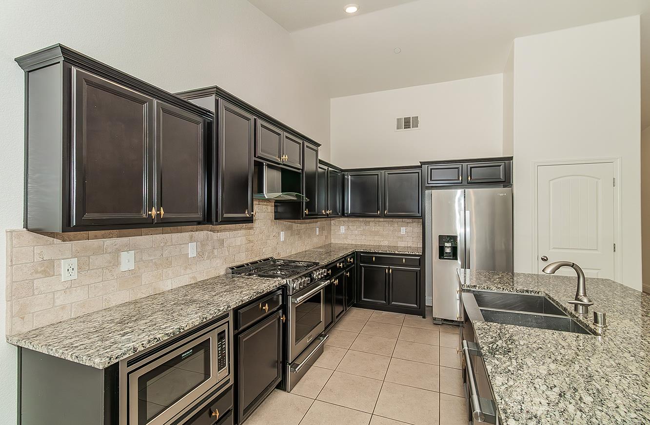 461 Cascade Way Madera, CA 93636 - Photo 9 of 36 Gallery Image 9