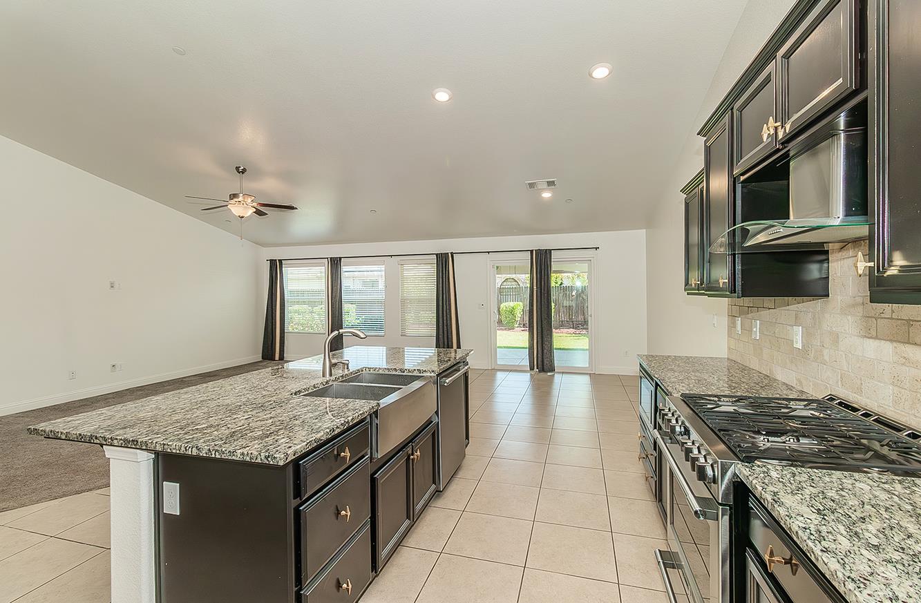 461 Cascade Way Madera, CA 93636 - Photo 10 of 36 Gallery Image 10
