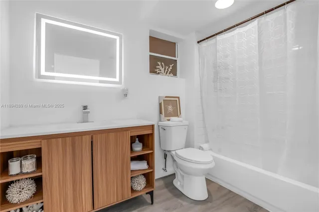 $180,000 | 16400 Northeast 17th Avenue, Unit 601, North Miami Beach, FL 33162