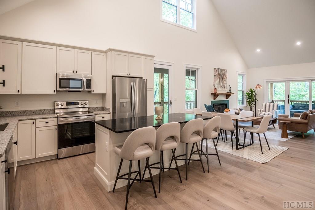 181 Narrows Road Sapphire, NC 28774 - Photo 14 of 66 Gallery Image 14