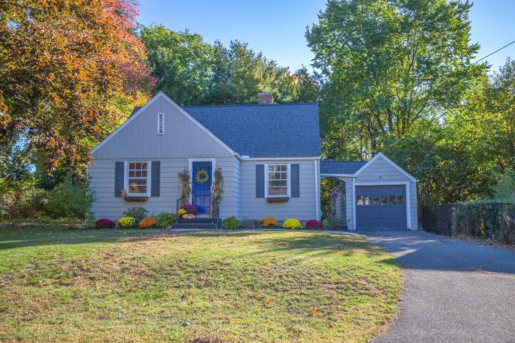 24 Ashley Road Holyoke, MA 01040 - Photo 1 of 42 Gallery Image 1