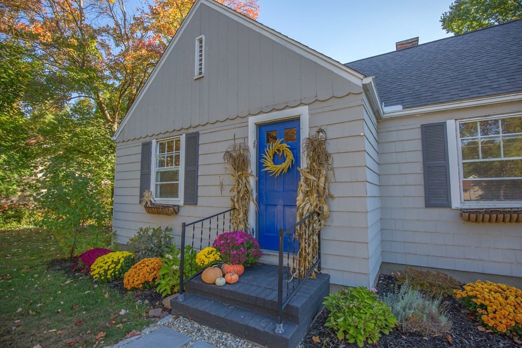 24 Ashley Road Holyoke, MA 01040 - Photo 3 of 42 Gallery Image 3