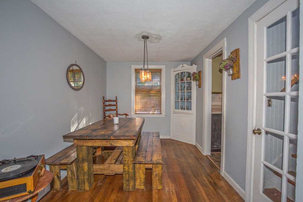 24 Ashley Road Holyoke, MA 01040 - Photo 8 of 42 Gallery Image 8