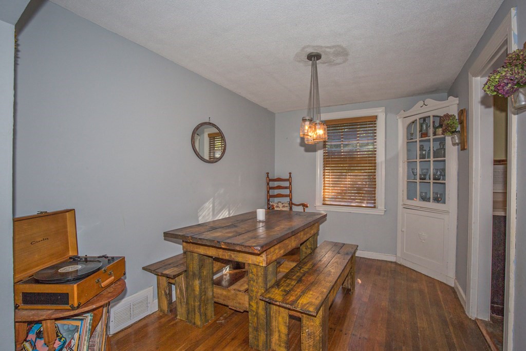 24 Ashley Road Holyoke, MA 01040 - Photo 9 of 42 Gallery Image 9