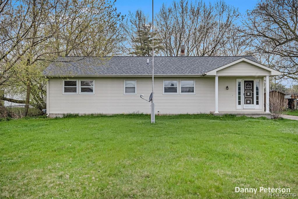 2025 North Oak Road Davison, MI 48423 - Photo 2 of 23