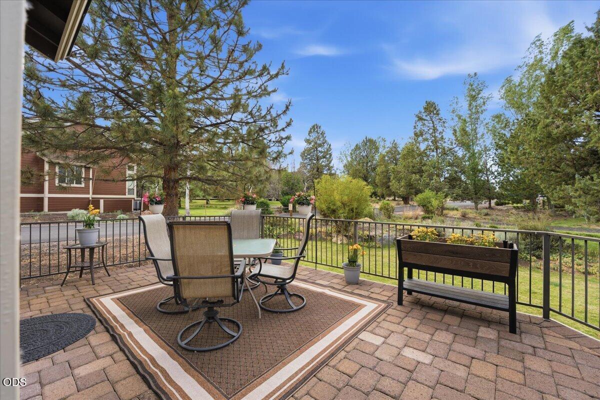 1354 Highland View Loop Redmond, OR 97756 - Photo 39 of 46