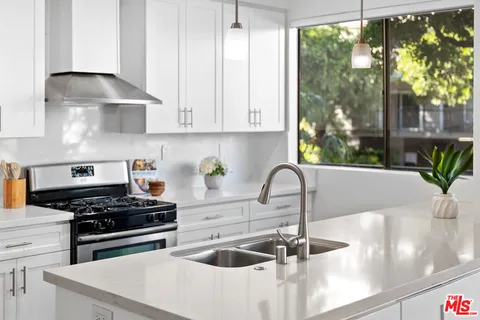 $1,248,000 | 9000 Cynthia Street, Unit 208, West Hollywood, CA 90069