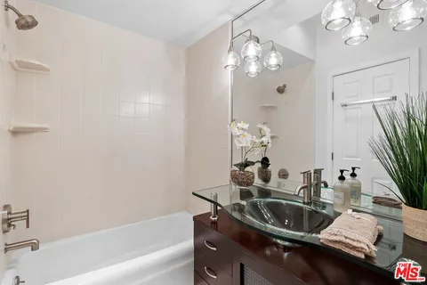 $1,248,000 | 9000 Cynthia Street, Unit 208, West Hollywood, CA 90069