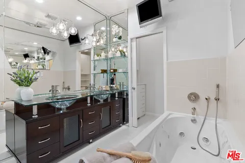 $1,248,000 | 9000 Cynthia Street, Unit 208, West Hollywood, CA 90069