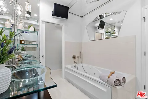 $1,248,000 | 9000 Cynthia Street, Unit 208, West Hollywood, CA 90069