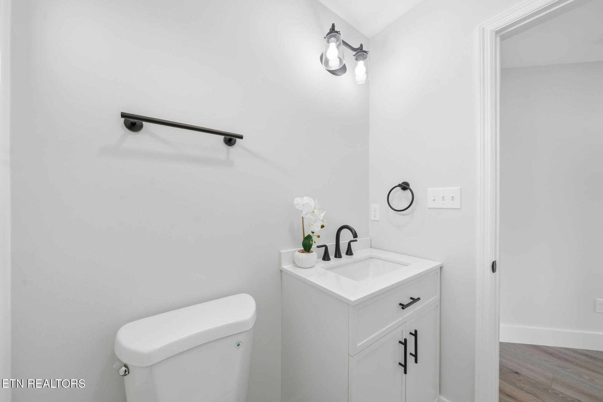 145 Middle Glen Road Maynardville, TN 37807 - Photo 23 of 36 Guest Bathroom 2