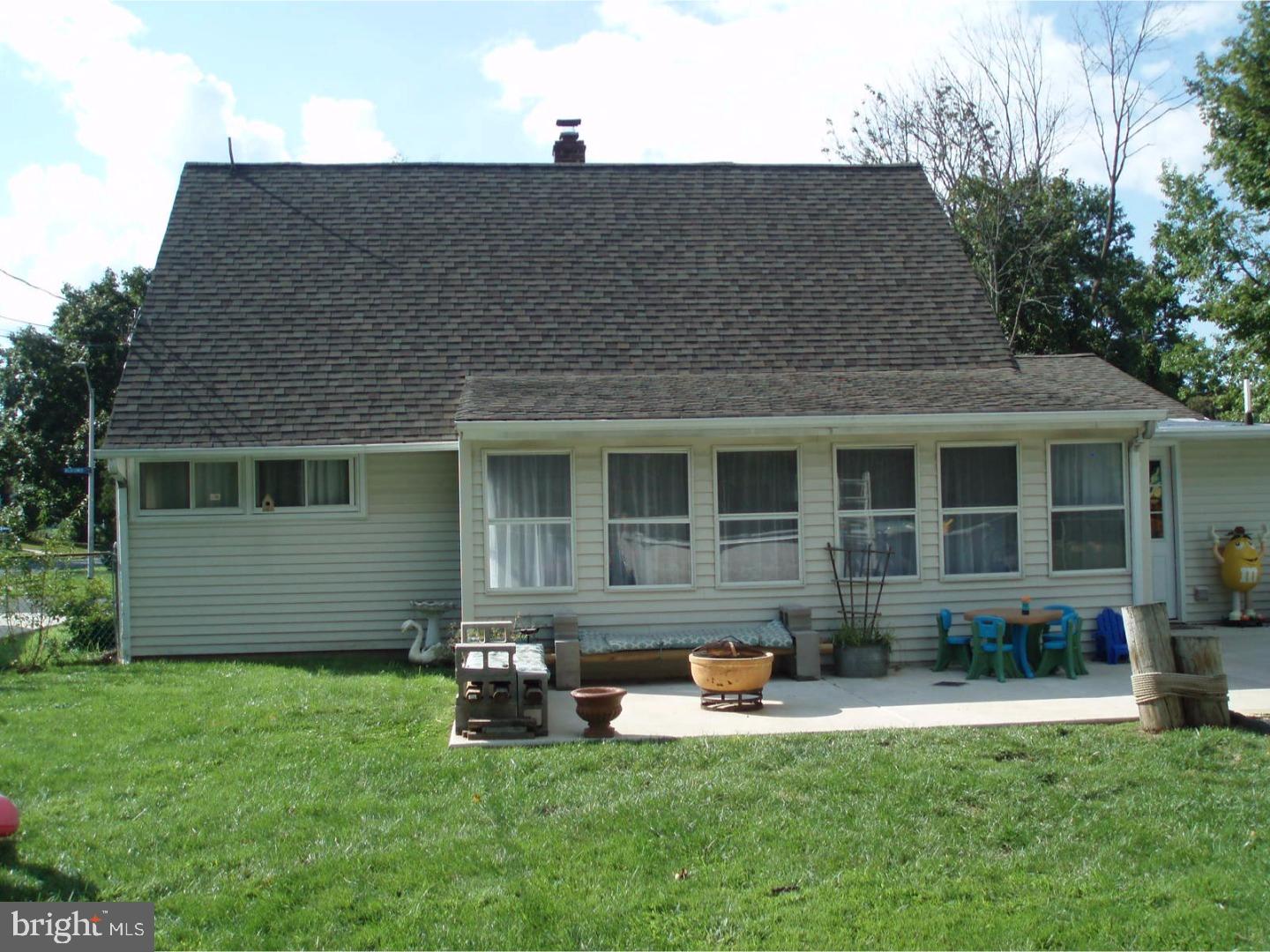 122 Wildflower Road Levittown, PA 19057 - Photo 17 of 25 Exterior Back