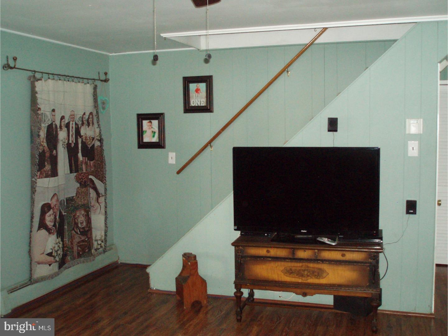 122 Wildflower Road Levittown, PA 19057 - Photo 8 of 25 Living Room