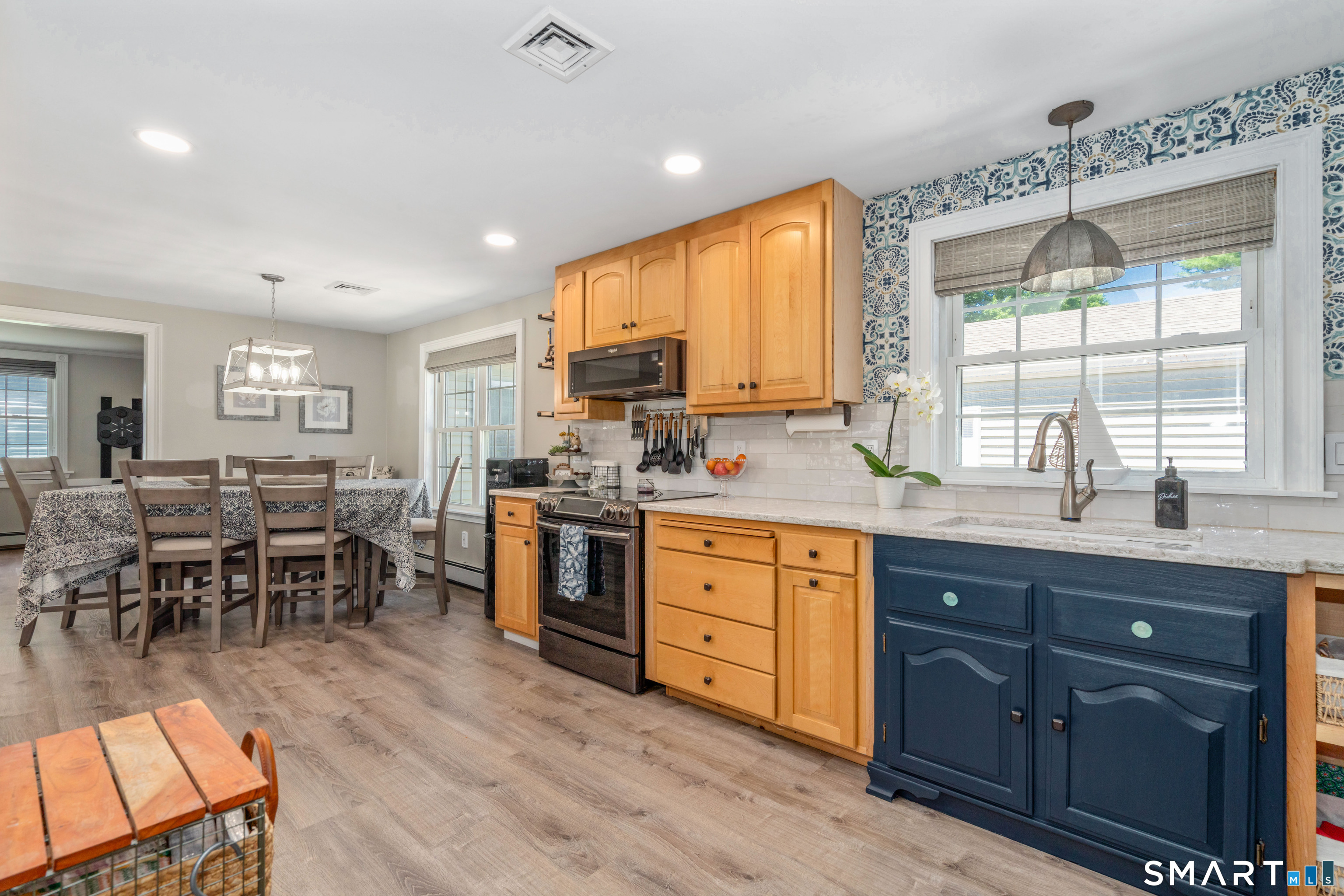 355 Burnham Street Manchester, CT 06042 - Photo 8 of 40