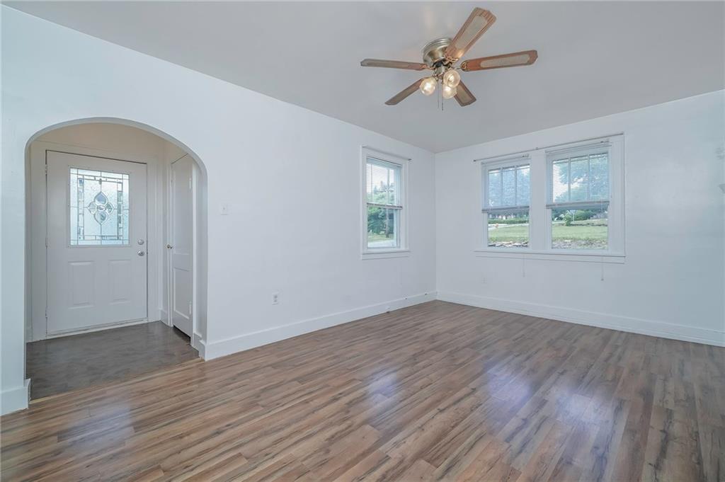 1537 Marshall Road Monaca, PA 15061 - Photo 5 of 25 Great space for any furniture arrangement.
